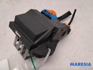 Gebruikte Koelvinweerstand Citroen C3 (SX/SW) 1.2 Vti 12V PureTech Prijs € 20,00 Margeregeling aangeboden door Maresia Parts