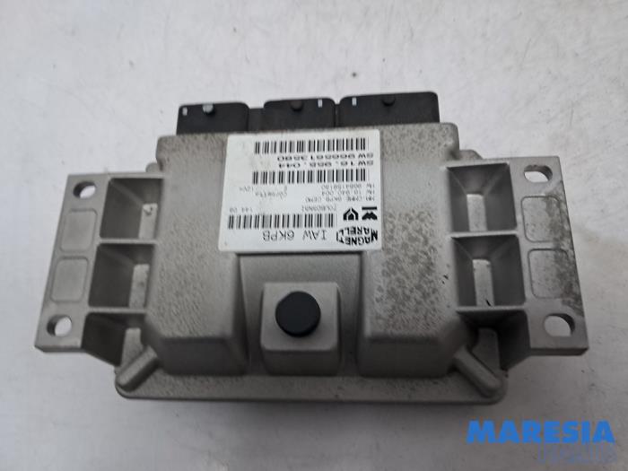 Computer Motormanagement van een Citroën C5 III Tourer (RW) 2.0 16V 2008
