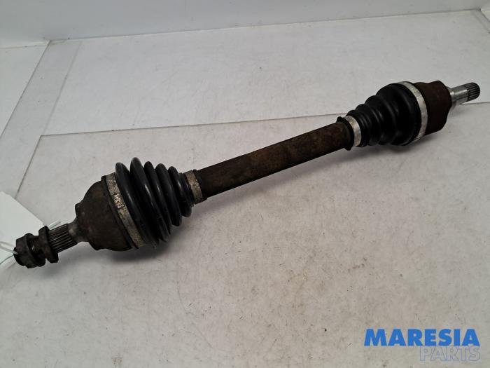 Gebruikte Aandrijfas links-voor Citroen DS3 (SA) 1.6 16V VTS THP 155 Prijs € 34,00 Margeregeling aangeboden door Maresia Parts