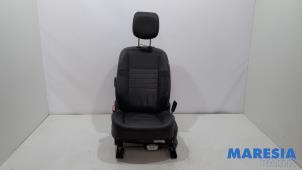 Gebruikte Voorstoel links Renault Grand Scénic III (JZ) 1.4 16V TCe 130 Prijs € 150,00 Margeregeling aangeboden door Maresia Parts