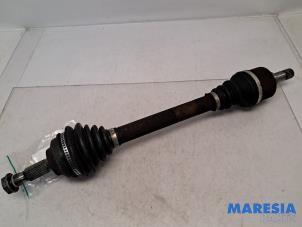 Gebruikte Aandrijfas links-voor Citroen C5 III Tourer (RW) 2.0 16V Prijs € 65,00 Margeregeling aangeboden door Maresia Parts