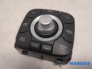 Gebruikte Bedieningspaneel Multi Media Renault Grand Scénic III (JZ) 1.4 16V TCe 130 Prijs € 55,00 Margeregeling aangeboden door Maresia Parts