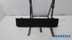 Gebruikte Opbergvak Renault Megane III Grandtour (KZ) 1.2 16V TCE 115 Prijs € 50,00 Margeregeling aangeboden door Maresia Parts