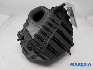 Gebruikte Luchtfilterhuis Renault Grand Scénic III (JZ) 1.4 16V TCe 130 Prijs € 22,50 Margeregeling aangeboden door Maresia Parts