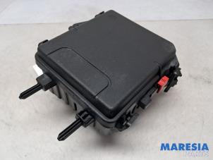 Gebruikte Zekeringkast Renault Grand Scénic III (JZ) 1.4 16V TCe 130 Prijs € 22,50 Margeregeling aangeboden door Maresia Parts