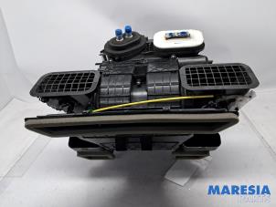 Gebruikte Chaufagebak Renault Trafic (1FL/2FL/3FL/4FL) 2.0 dCi 16V 120 Prijs € 361,79 Inclusief btw aangeboden door Maresia Parts