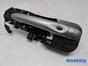 Gebruikte Deurgreep 4Deurs links-voor Renault Grand Scénic III (JZ) 1.4 16V TCe 130 Prijs € 35,00 Margeregeling aangeboden door Maresia Parts