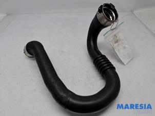 Gebruikte Intercooler Buis Renault Megane III Grandtour (KZ) 1.2 16V TCE 115 Prijs € 30,00 Margeregeling aangeboden door Maresia Parts