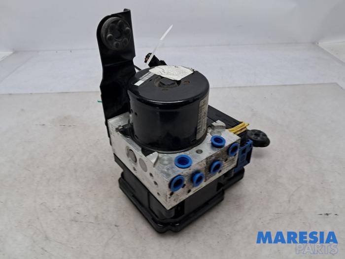 Gebruikte ABS Pomp Renault Megane III Grandtour (KZ) 1.2 16V TCE 115 Prijs € 198,00 Margeregeling aangeboden door Maresia Parts