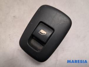 Gebruikte Elektrisch Raam Schakelaar Citroen C5 III Tourer (RW) 2.0 16V Prijs € 15,00 Margeregeling aangeboden door Maresia Parts