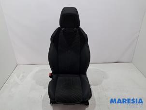 Gebruikte Stoel links Peugeot 208 II (UB/UH/UP) 1.2 Hybrid 136 Prijs € 349,00 Margeregeling aangeboden door Maresia Parts