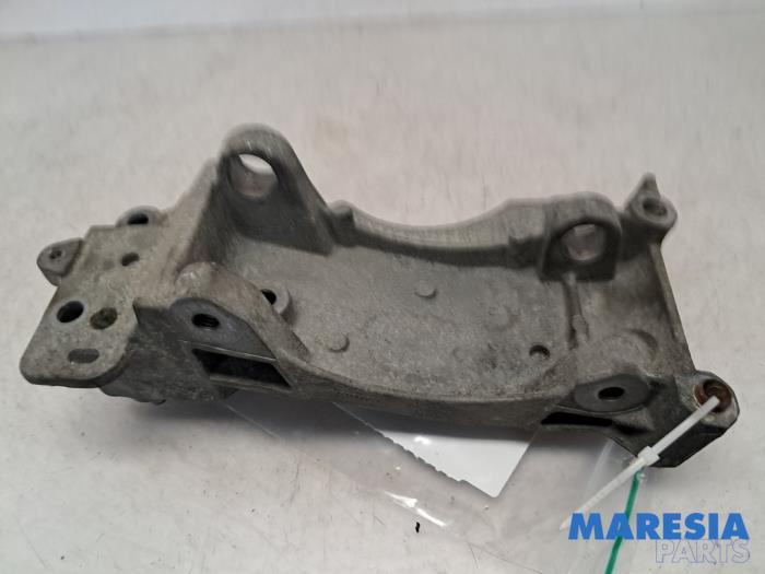 Gebruikte Dynamosteun boven Citroen C5 III Tourer (RW) 2.0 16V Prijs € 24,95 Margeregeling aangeboden door Maresia Parts