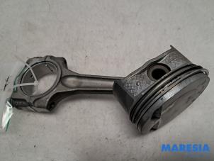 Gebruikte Drijfstang Citroen C5 III Tourer (RW) 2.0 16V Prijs € 50,00 Margeregeling aangeboden door Maresia Parts