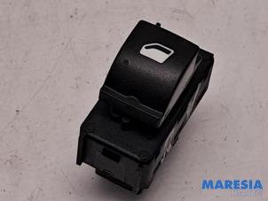 Gebruikte Ruit schakelaar elektrisch Citroen DS3 Cabrio (SB) 1.6 16V VTS THP Prijs € 15,00 Margeregeling aangeboden door Maresia Parts