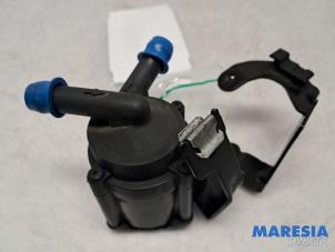 Gebruikte Extra waterpomp Citroen DS3 Cabrio (SB) 1.6 16V VTS THP Prijs € 60,00 Margeregeling aangeboden door Maresia Parts