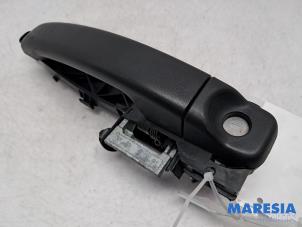 Gebruikte Deurgreep 2Deurs links Renault Trafic (1FL/2FL/3FL/4FL) 2.0 dCi 16V 120 Prijs € 90,75 Inclusief btw aangeboden door Maresia Parts