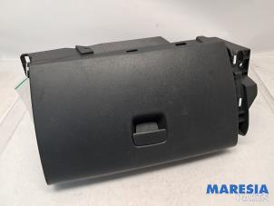 Gebruikte Dashboardkastje Renault Trafic (1FL/2FL/3FL/4FL) 2.0 dCi 16V 120 Prijs € 48,40 Inclusief btw aangeboden door Maresia Parts