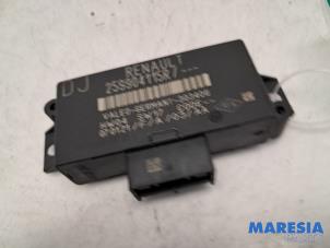 Gebruikte Module PDC Renault Trafic (1FL/2FL/3FL/4FL) 2.0 dCi 16V 120 Prijs € 36,29 Inclusief btw aangeboden door Maresia Parts