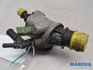 Gebruikte Thermostaathuis Alfa Romeo GT (937) 1.9 JTD 16V Multijet Prijs € 75,00 Margeregeling aangeboden door Maresia Parts