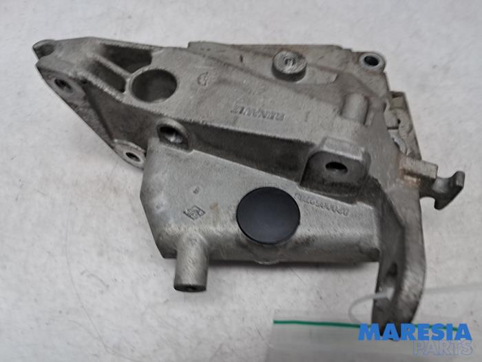 Gebruikte Distributiedeksel Renault Twingo II (CN) 1.2 Prijs € 20,00 Margeregeling aangeboden door Maresia Parts