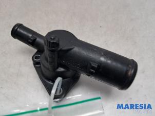 Gebruikte Thermostaathuis Renault Twingo II (CN) 1.2 Prijs € 32,50 Margeregeling aangeboden door Maresia Parts