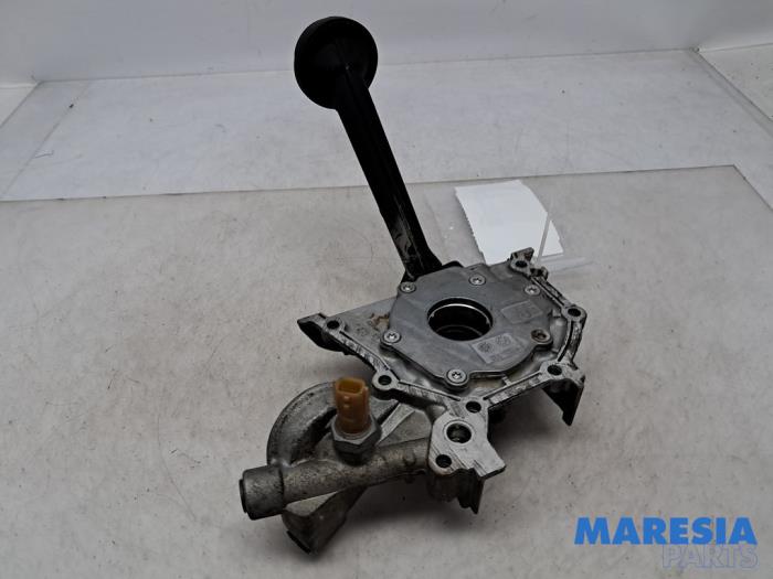 Gebruikte Oliepomp Renault Twingo II (CN) 1.2 Prijs € 65,00 Margeregeling aangeboden door Maresia Parts