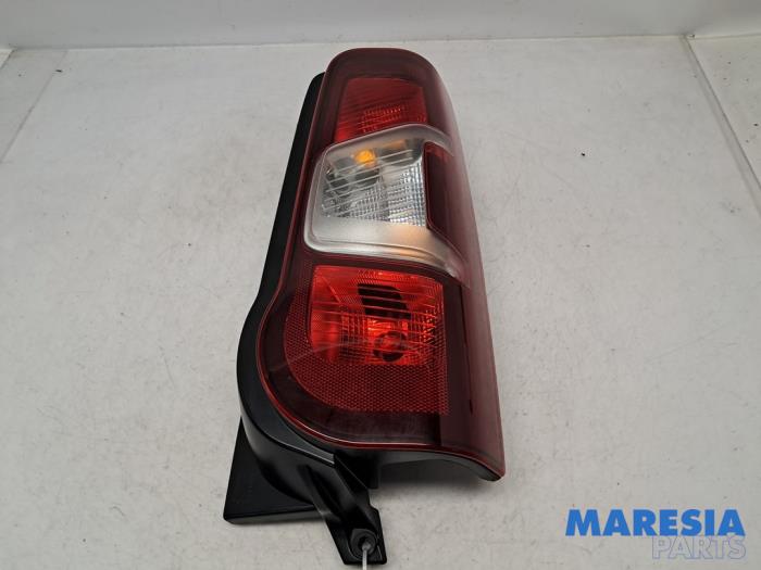 Gebruikte Achterlicht rechts Opel Combo Cargo 1.5 CDTI 100 Prijs € 90,74 Inclusief btw aangeboden door Maresia Parts