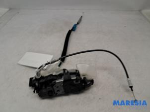 Gebruikte Slotmechaniek Portier 2Deurs links Opel Combo Cargo 1.5 CDTI 100 Prijs € 47,19 Inclusief btw aangeboden door Maresia Parts