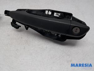 Gebruikte Greep achterdeur Bus-Bestel Opel Combo Cargo 1.5 CDTI 100 Prijs € 36,24 Inclusief btw aangeboden door Maresia Parts