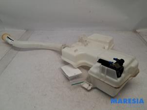 Gebruikte Ruitensproeiertank voor Renault Trafic (1FL/2FL/3FL/4FL) 2.0 dCi 16V 120 Prijs € 42,35 Inclusief btw aangeboden door Maresia Parts