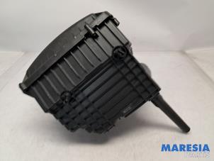 Gebruikte Luchtfilterhuis Renault Trafic (1FL/2FL/3FL/4FL) 2.0 dCi 16V 120 Prijs € 48,39 Inclusief btw aangeboden door Maresia Parts