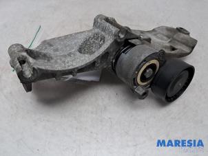 Gebruikte Dynamosteun boven Renault Kangoo/Grand Kangoo (KW) 1.6 16V Hi-Flex Prijs € 40,00 Margeregeling aangeboden door Maresia Parts