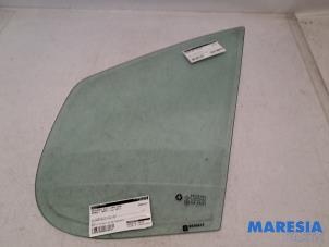 Gebruikte Driehoeks Ruit links-voor Renault Trafic New (FL) 2.0 dCi 16V 115 Prijs € 63,53 Inclusief btw aangeboden door Maresia Parts