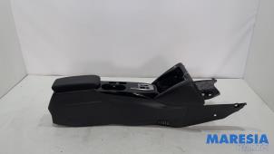 Gebruikte Middenconsoles Peugeot 208 II (UB/UH/UP) 1.2 Hybrid 136 Prijs € 109,99 Margeregeling aangeboden door Maresia Parts