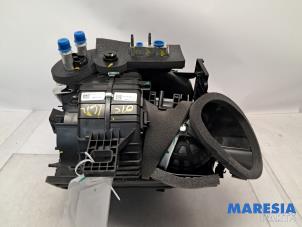 Gebruikte Kachelhuis Peugeot 208 II (UB/UH/UP) 1.2 Hybrid 136 Prijs € 399,00 Margeregeling aangeboden door Maresia Parts