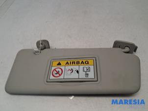 Gebruikte Zonneklep Renault Captur (2R) 0.9 Energy TCE 12V Prijs € 19,99 Margeregeling aangeboden door Maresia Parts