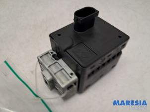 Gebruikte Elektronisch kontaktslot Renault Captur (2R) 0.9 Energy TCE 12V Prijs € 211,75 Inclusief btw aangeboden door Maresia Parts