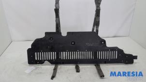 Gebruikte Bodem beschermplaat Renault Clio IV (5R) 0.9 Energy TCE 90 12V Prijs € 69,00 Margeregeling aangeboden door Maresia Parts