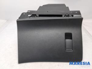 Gebruikte Dashboardkastje Peugeot 208 II (UB/UH/UP) 1.2 Hybrid 136 Prijs € 125,00 Margeregeling aangeboden door Maresia Parts