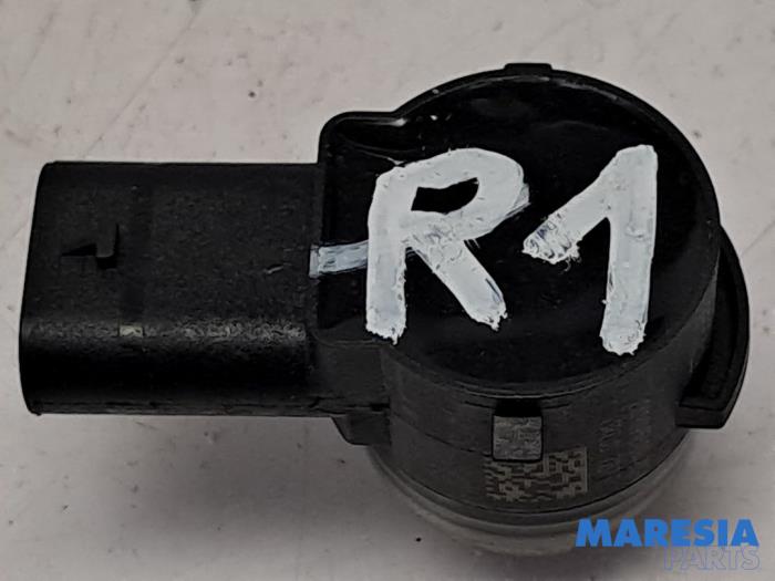 PDC Sensor van een Peugeot 208 II (UB/UH/UP) 1.2 Hybrid 136 2024