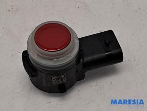 PDC Sensor van een Peugeot 208 II (UB/UH/UP) 1.2 Hybrid 136 2024