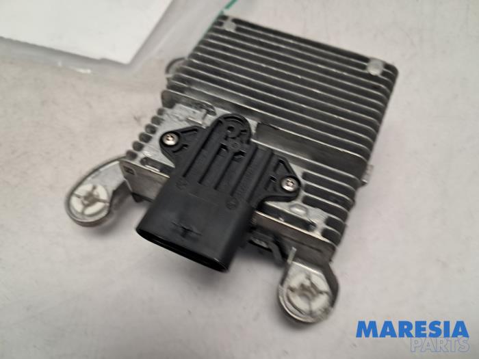 Gebruikte Radar sensor Peugeot 208 II (UB/UH/UP) 1.2 Hybrid 136 Prijs € 350,00 Margeregeling aangeboden door Maresia Parts