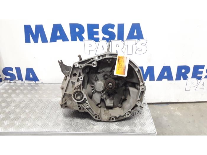 Gebruikte Versnellingsbak Renault Laguna II Grandtour (KG) 2.0 16V Prijs € 367,50 Margeregeling aangeboden door Maresia Parts