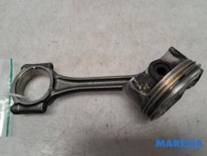 Gebruikte Drijfstang Peugeot 208 I (CA/CC/CK/CL) 1.2 Vti 12V PureTech 82 Prijs € 99,99 Margeregeling aangeboden door Maresia Parts