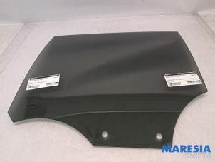 Gebruikte Deurruit 4Deurs links-achter Peugeot 208 II (UB/UH/UP) 1.2 Hybrid 136 Prijs € 70,00 Margeregeling aangeboden door Maresia Parts