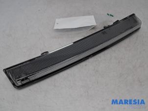 Gebruikte Extra Remlicht midden Peugeot 208 II (UB/UH/UP) 1.2 Hybrid 136 Prijs € 75,00 Margeregeling aangeboden door Maresia Parts