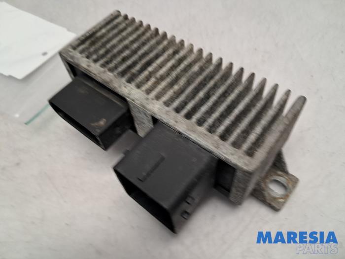 Gebruikte Module Koeling Opel Vivaro 1.6 CDTi BiTurbo 125 Prijs € 30,25 Inclusief btw aangeboden door Maresia Parts