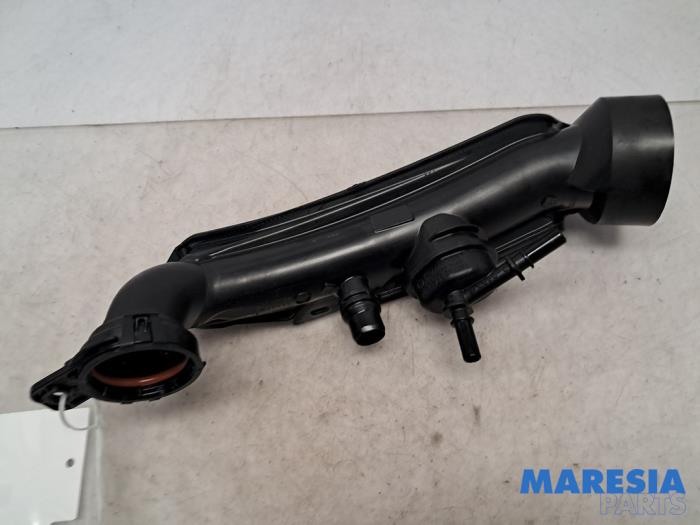 Gebruikte Turbo Pijp Peugeot 208 II (UB/UH/UP) 1.2 Hybrid 136 Prijs € 49,99 Margeregeling aangeboden door Maresia Parts