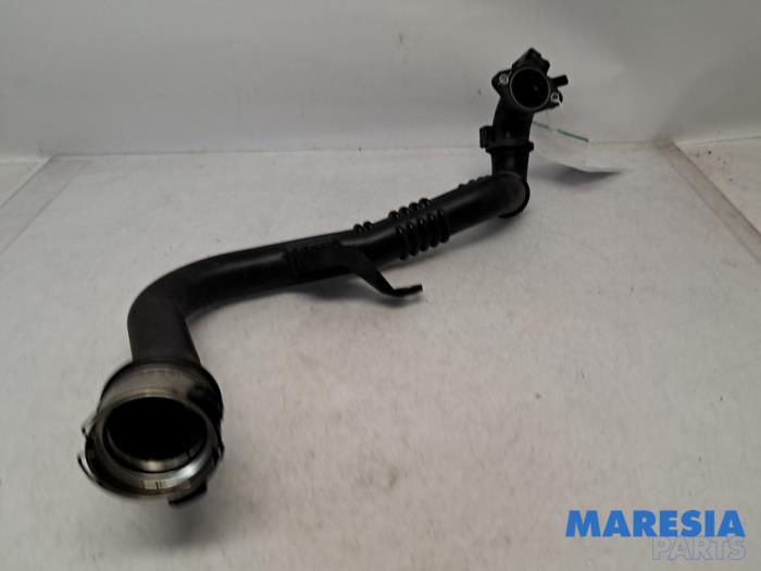 Intercooler Slang van een Renault Scénic IV (RFAJ) 1.3 TCE 140 16V 2018