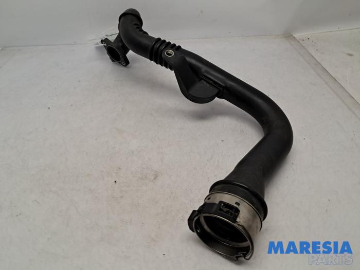 Intercooler Slang van een Renault Scénic IV (RFAJ) 1.3 TCE 140 16V 2018